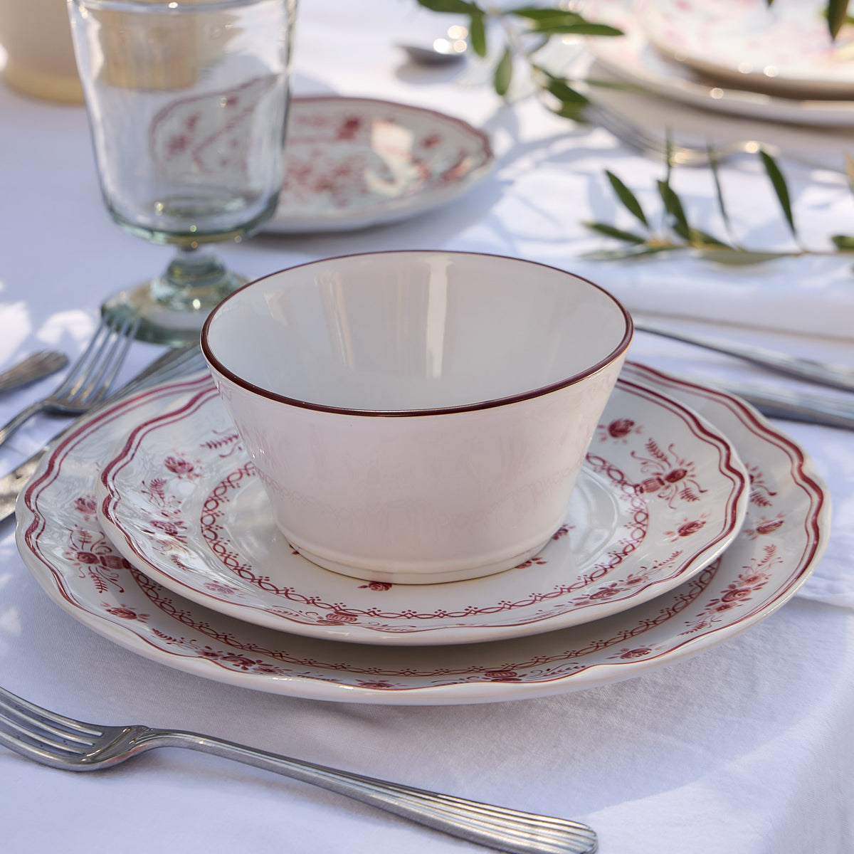 Vila 8-3/8" Salad/Dessert Plate, White-Red