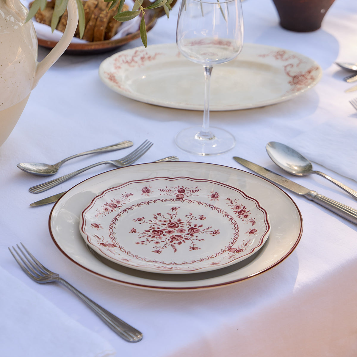 Vila 8-3/8" Salad/Dessert Plate, White-Red