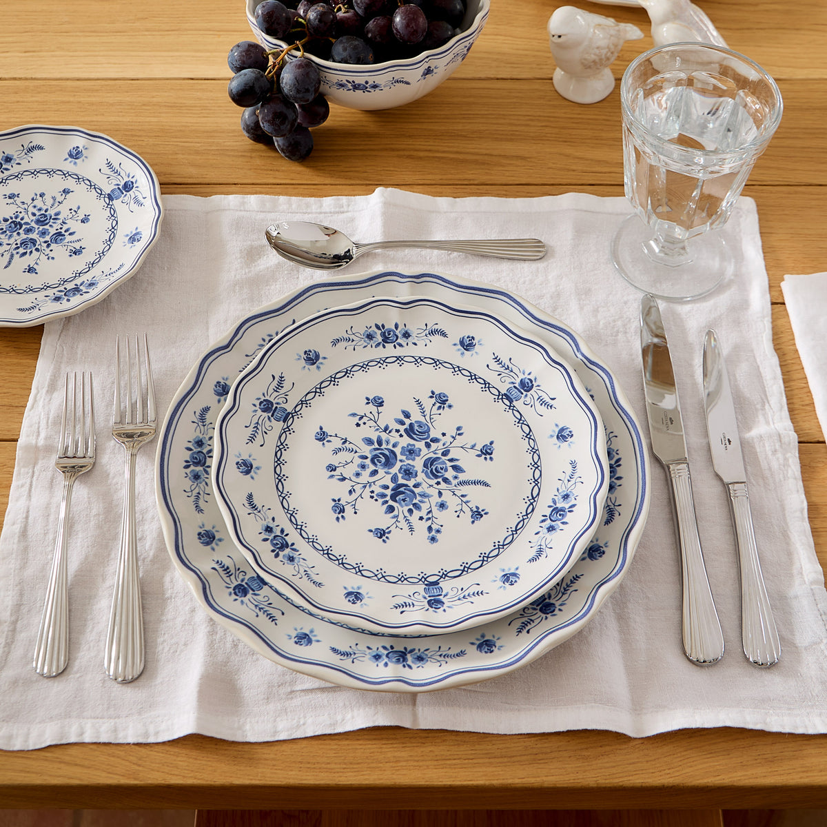 Vila 8-3/8" Salad/Dessert Plate, White-Blue