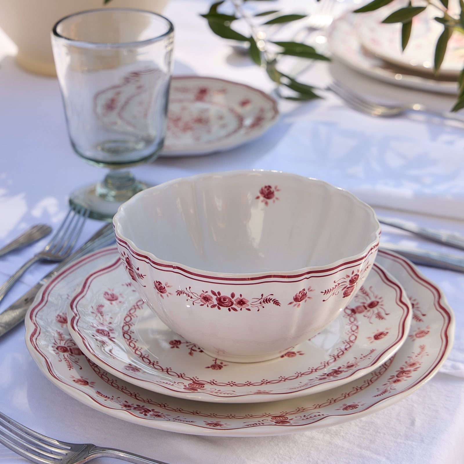 Vila 26 oz Soup/Cereal Bowl, White-Red