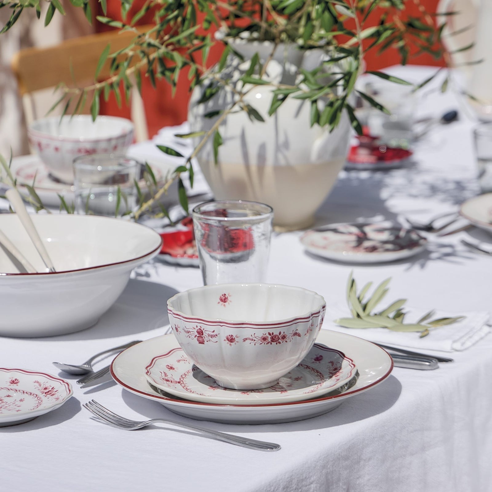 Vila 26 oz Soup/Cereal Bowl, White-Red