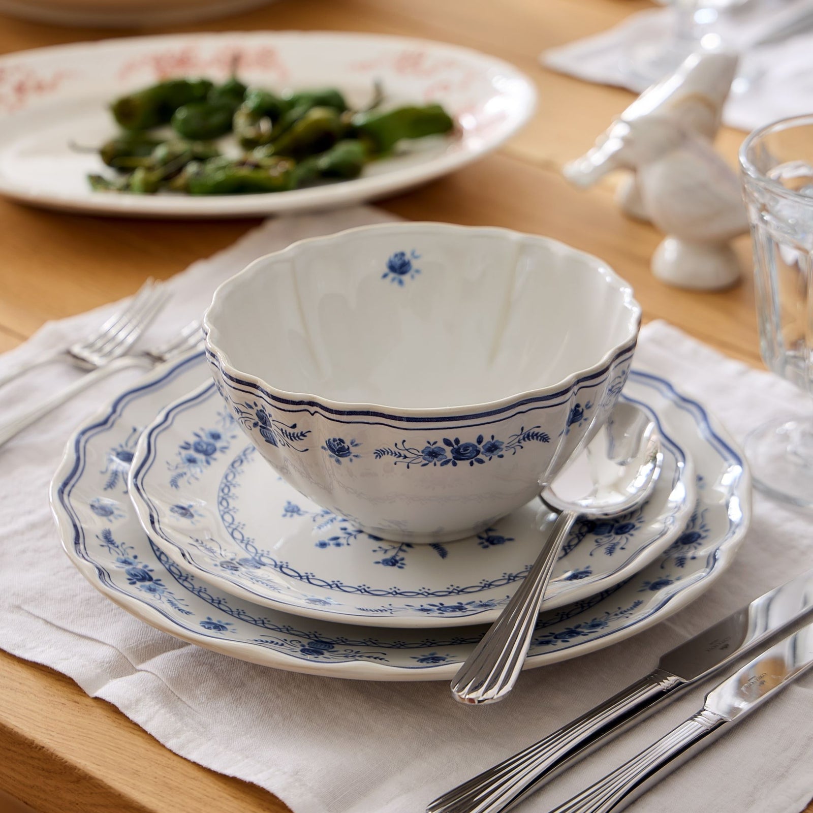 Vila 26 oz Soup/Cereal Bowl, White-Blue