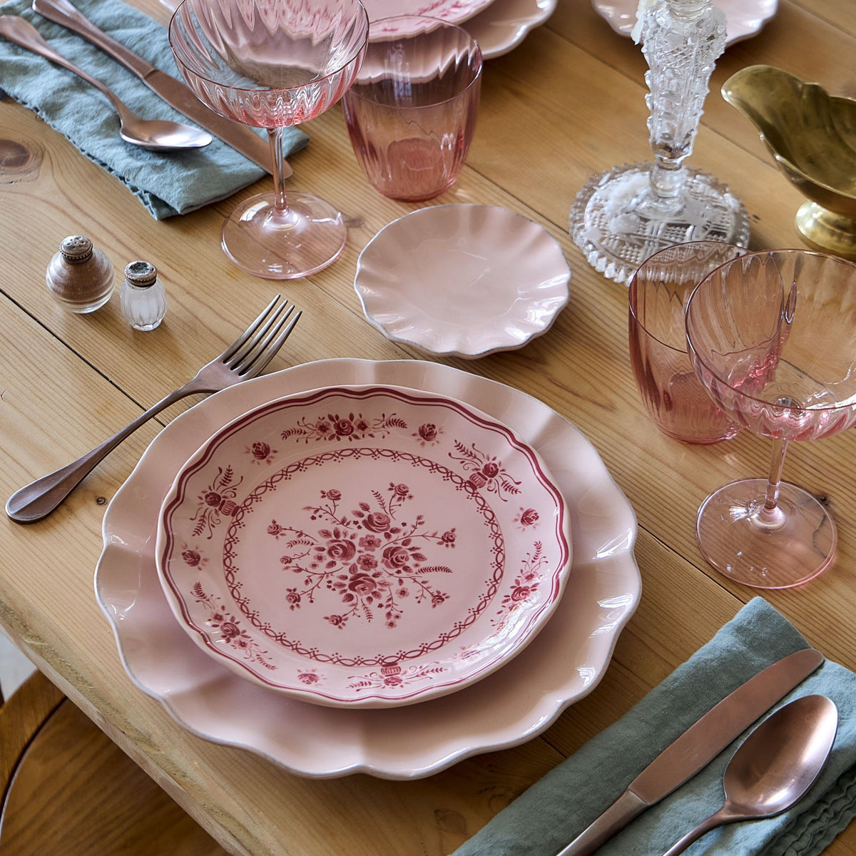 Vila 8-3/8" Salad/Dessert Plate, Pink-Vermelho
