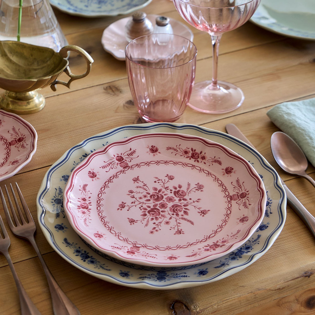 Vila 8-3/8" Salad/Dessert Plate, Pink-Vermelho
