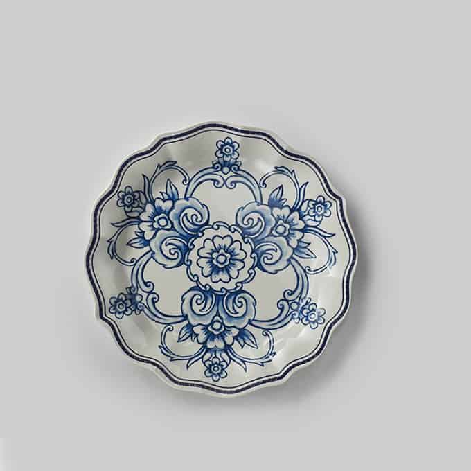 Isabella 8-3/4" Round Scalloped Plate, Blue & White
