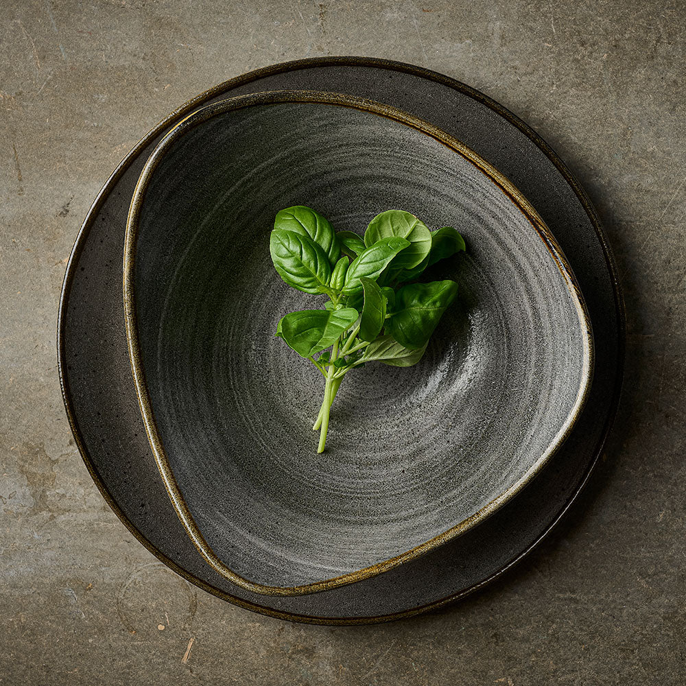 Stonecast Raw 21 oz. Black Triangle Bowl